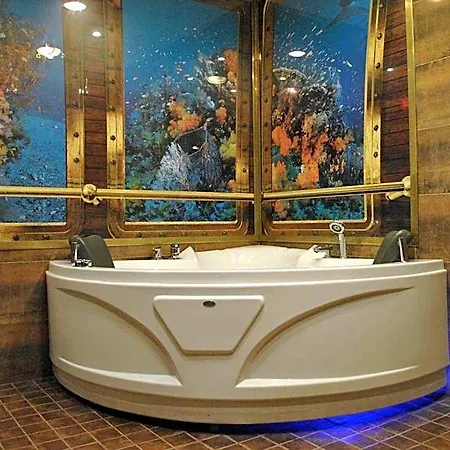Alex Maja Hotel Parnawa