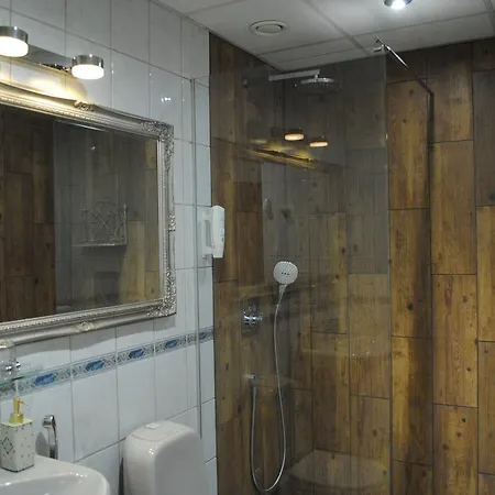 Alex Maja Hotel Parnawa