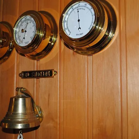 Alex Maja 3* بارنو
